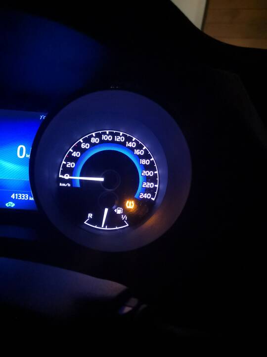 Dėmesys: keičiant padangas svarbu nepažeisti TPMS jutiklių.