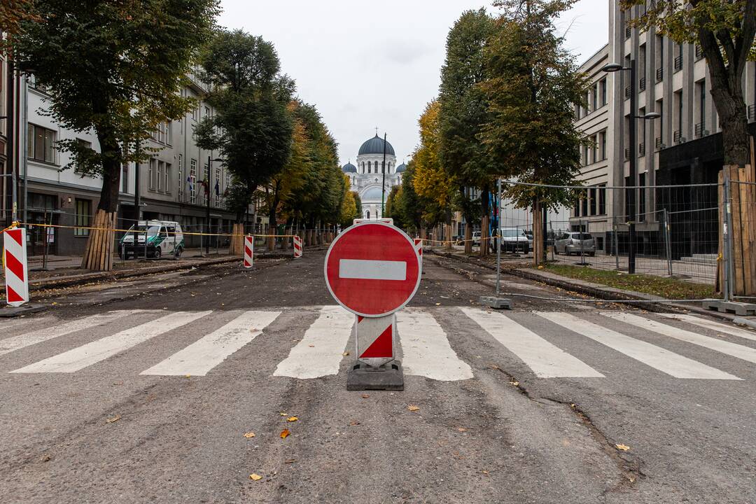 Radinys: Laisvės alėjos pradžioje atvertas akmeninis grindinys.