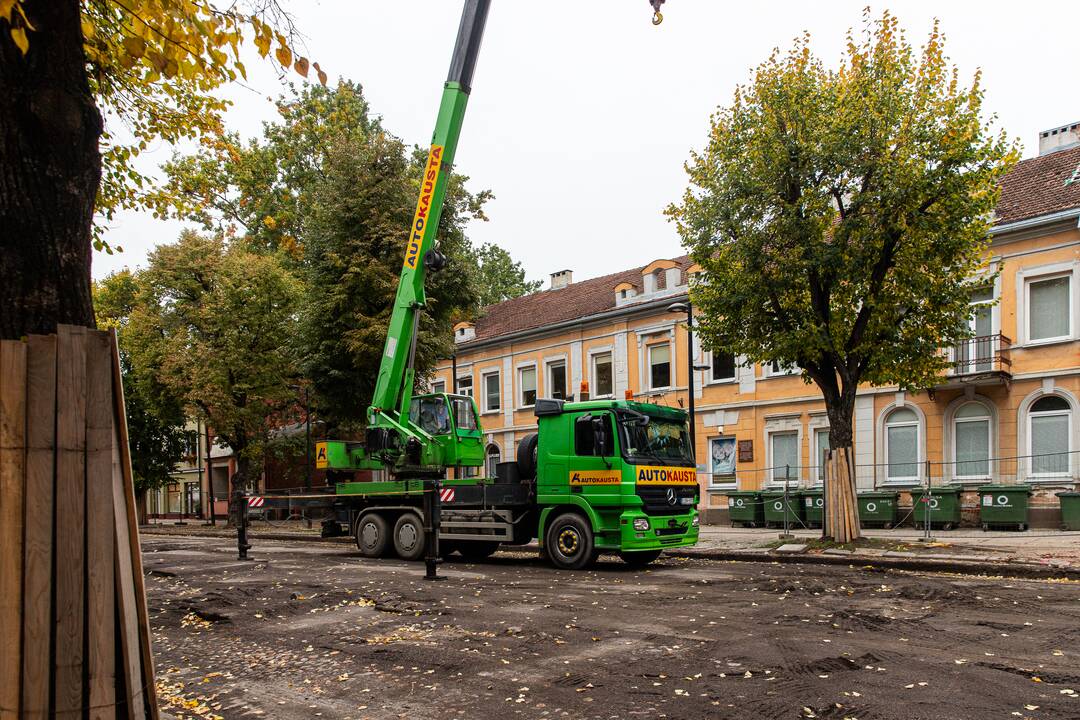 Radinys: Laisvės alėjos pradžioje atvertas akmeninis grindinys.
