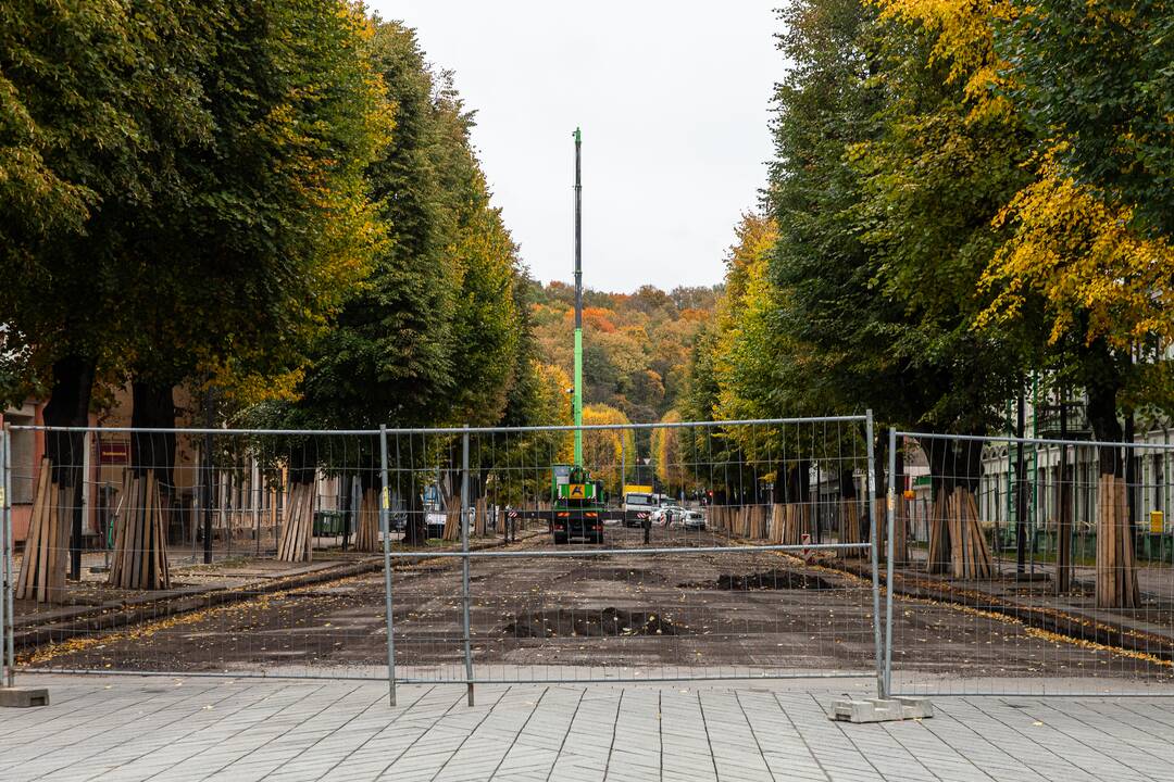 Radinys: Laisvės alėjos pradžioje atvertas akmeninis grindinys.