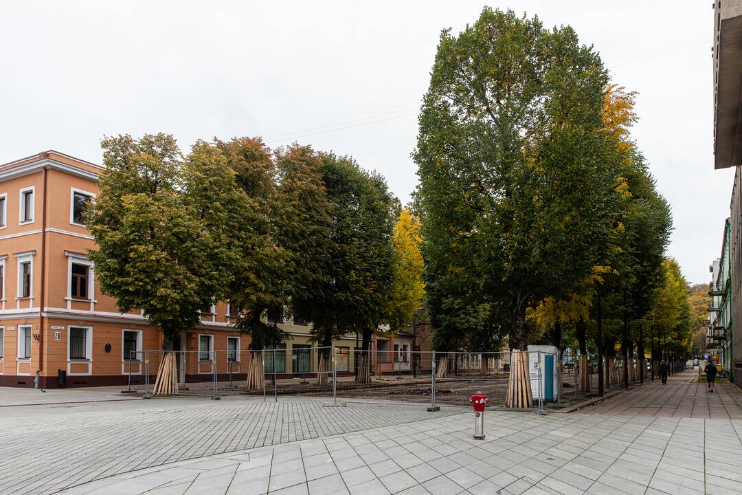 Radinys: Laisvės alėjos pradžioje atvertas akmeninis grindinys.
