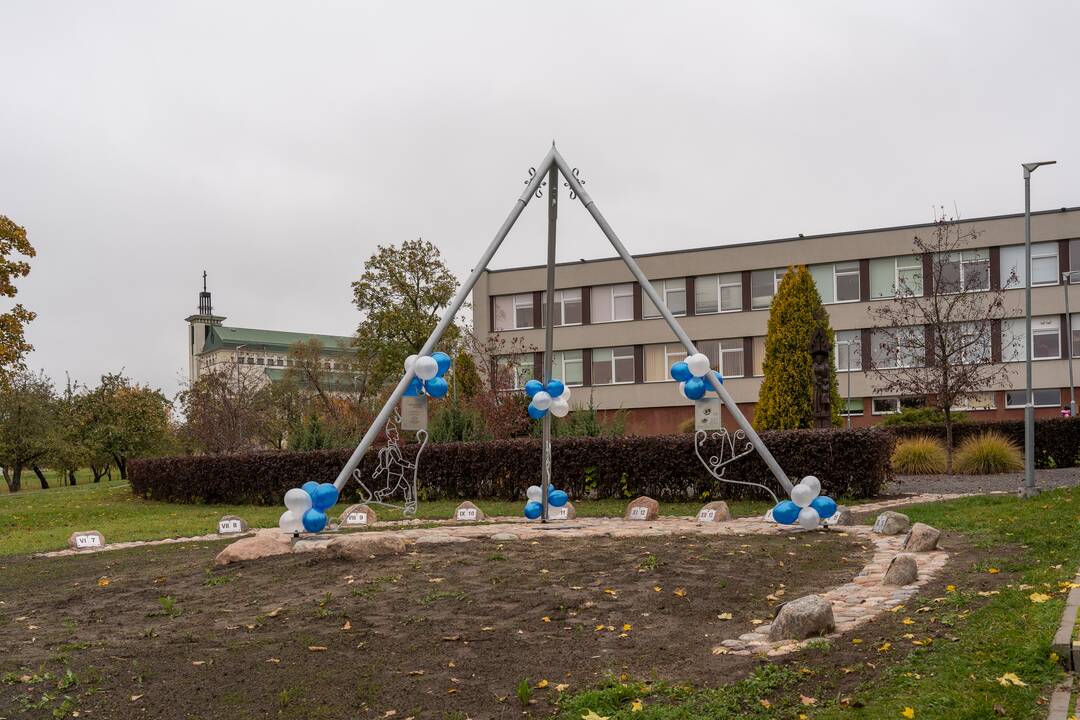 Skaičius: Domeikavos gimnazija – vienuoliktoji šalies ugdymo įstaiga, turinti pagal ryškiausią mūsų dangaus objektą laiką matuojantį prietaisą.
