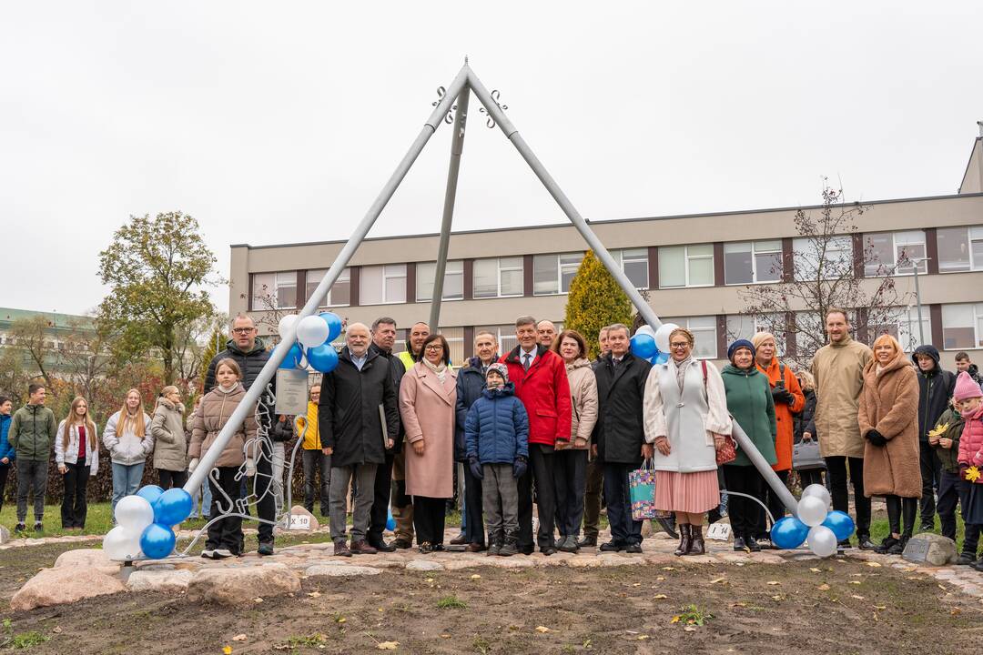 Skaičius: Domeikavos gimnazija – vienuoliktoji šalies ugdymo įstaiga, turinti pagal ryškiausią mūsų dangaus objektą laiką matuojantį prietaisą.