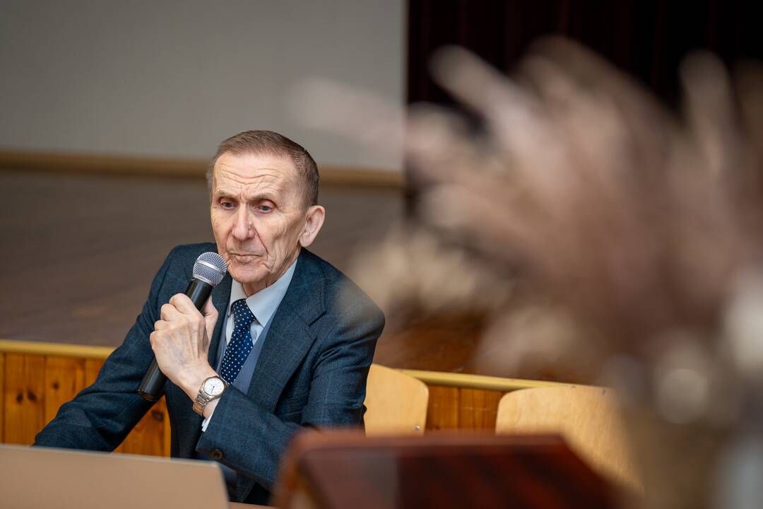 Skaičius: Domeikavos gimnazija – vienuoliktoji šalies ugdymo įstaiga, turinti pagal ryškiausią mūsų dangaus objektą laiką matuojantį prietaisą.