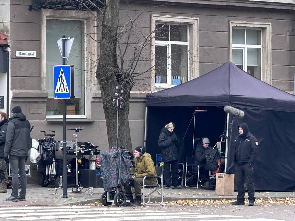 Filmavimas: režisieriaus E. Vėlyvio filmavimo grupė grįžo į Klaipėdą ir tęsia savo darbus.