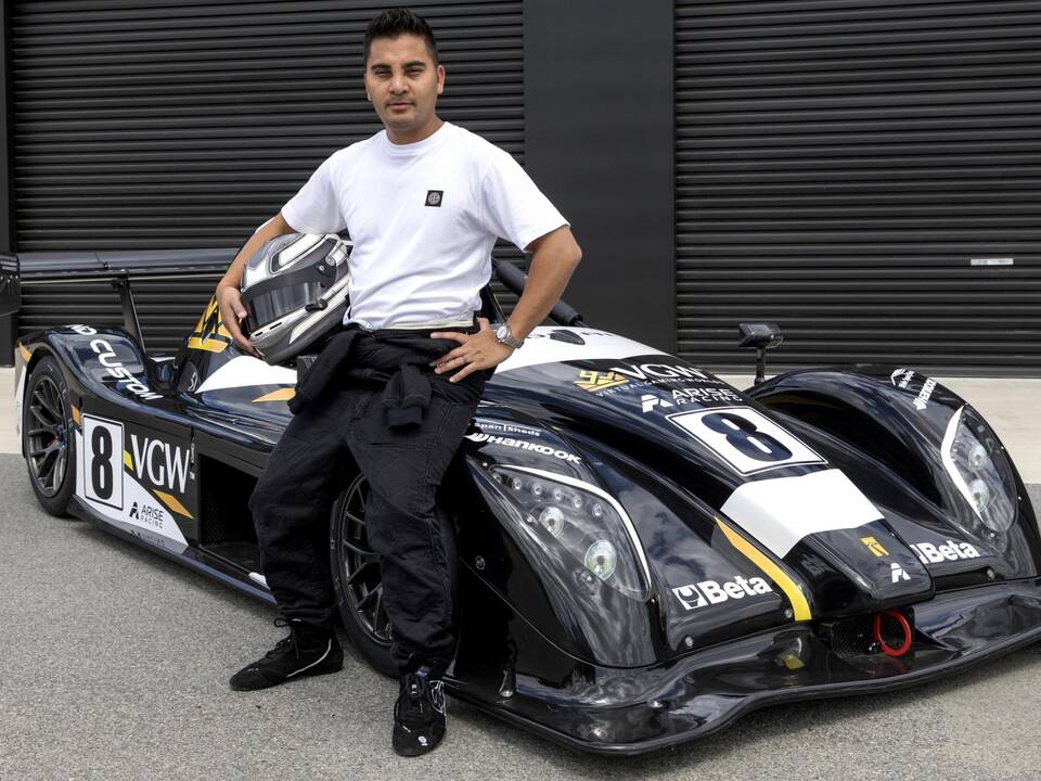 Terapija: milijardierius pakvietė Perto vaikų klinikų pacientus kartu įvertinti „Lamborghini“ galimybes.