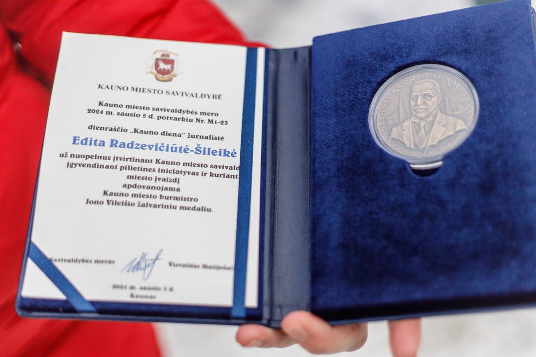 Įvertino: E. Šileikė yra sukaupusi visą lentyną apdovanojimų už žurnalistinę veiklą, tačiau burmistro  J. Vileišio medalis – vienintelis, skirtas gimtojo miesto.