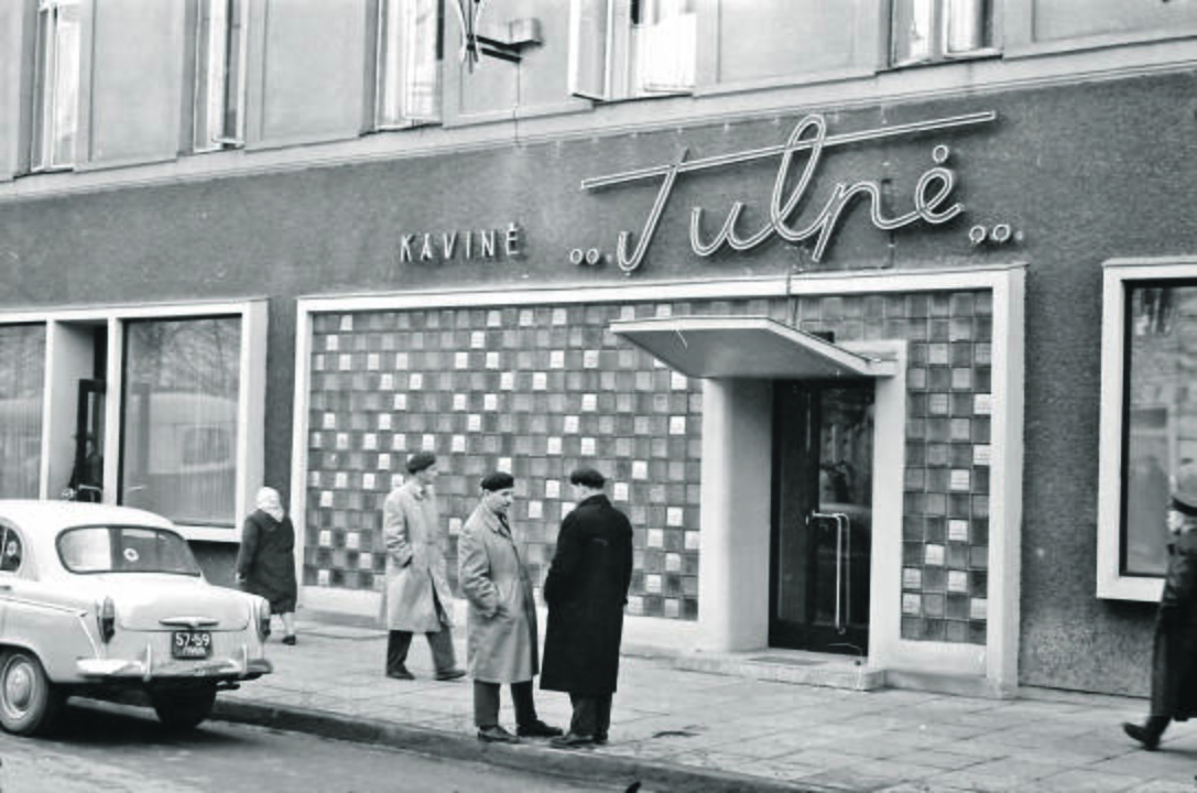 Dėmesys: Konrado kavinės naujienos rūpestingai buvo aprašomos to meto spaudoje.