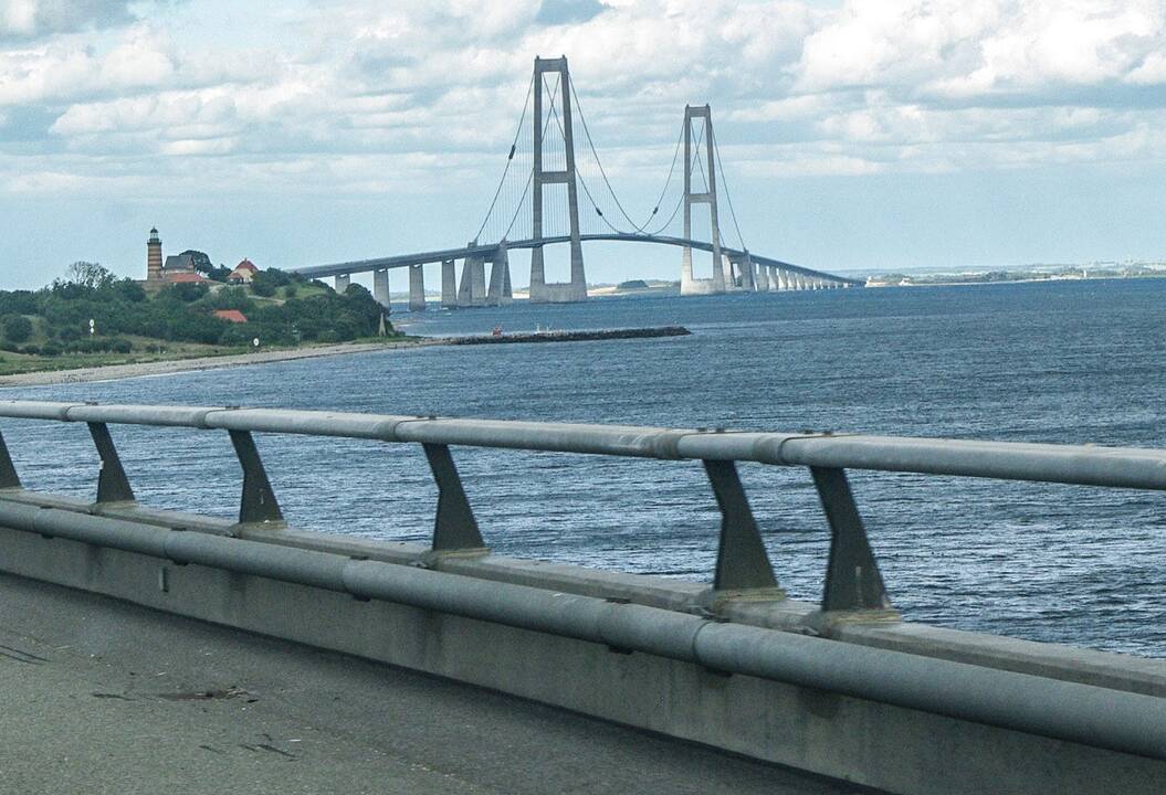Pasiūlymas: palyginti siauri Danijos sąsiauriai, kuriuos dar apriboja ir tiltai, galėtų tapti „butelio kakliuku“ Rusijos naftos laivams.