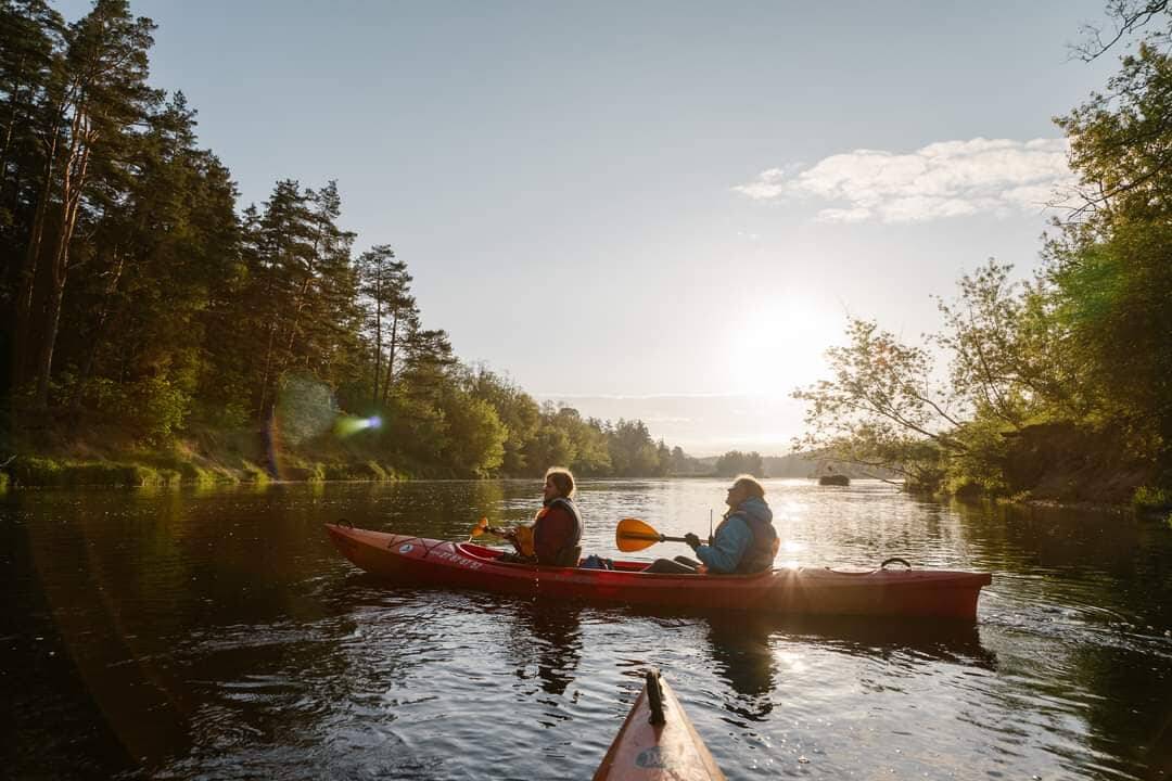 Įsimylėjęs: „Daug kam Dzūkija asocijuojasi su grybais, tačiau man šis kraštas – vandens turizmo perlas“, – sako P. Gataveckas, kurį vietiniai vadina tiesiog baidarininku Pranu.