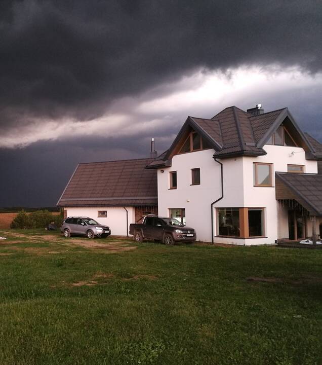 Pasikiškiakopūsteliaudama: kadangi rastų ragų vyras Sigitai neduoda, tenka eiti į mišką ir ieškoti jų pačiai. Laiminga akimirka su radiniu. 