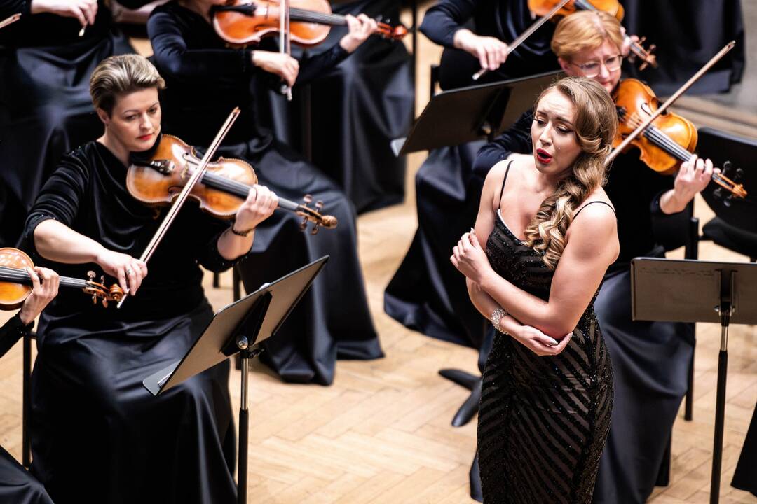 Atlikėjai: nepamirštamą vakarą Kauno valstybinės filharmonijos scena dalinosi C. Orbeliano diriguojamas KMSO, S. Costello ir G. Bukinė.