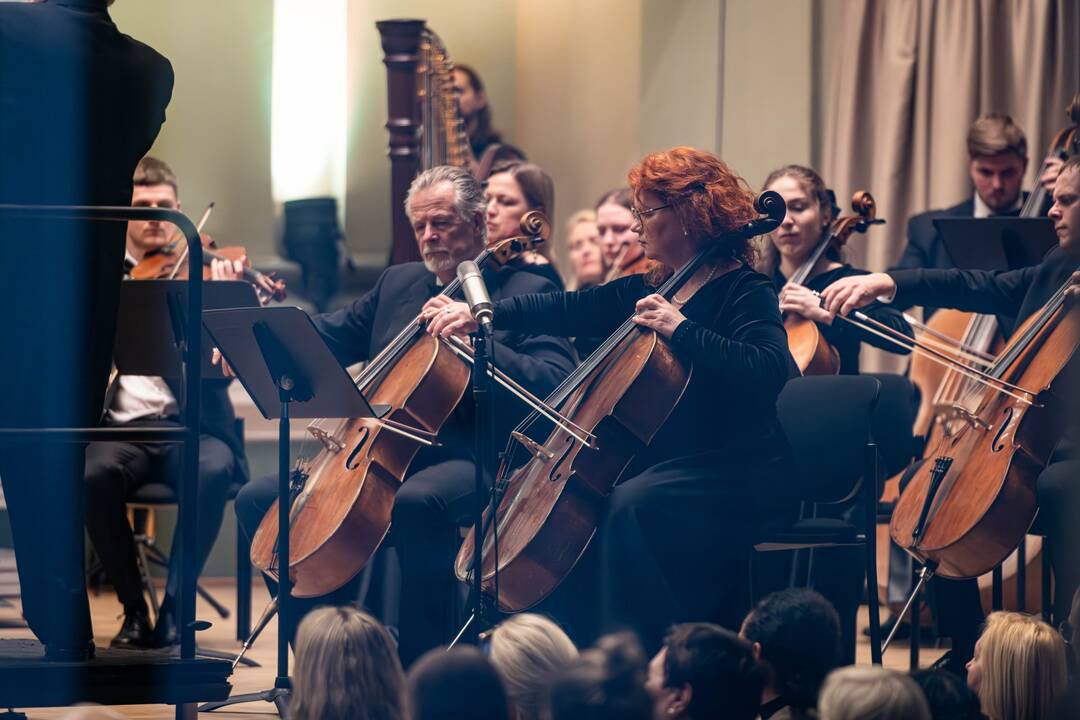 Atlikėjai: nepamirštamą vakarą Kauno valstybinės filharmonijos scena dalinosi C. Orbeliano diriguojamas KMSO, S. Costello ir G. Bukinė.