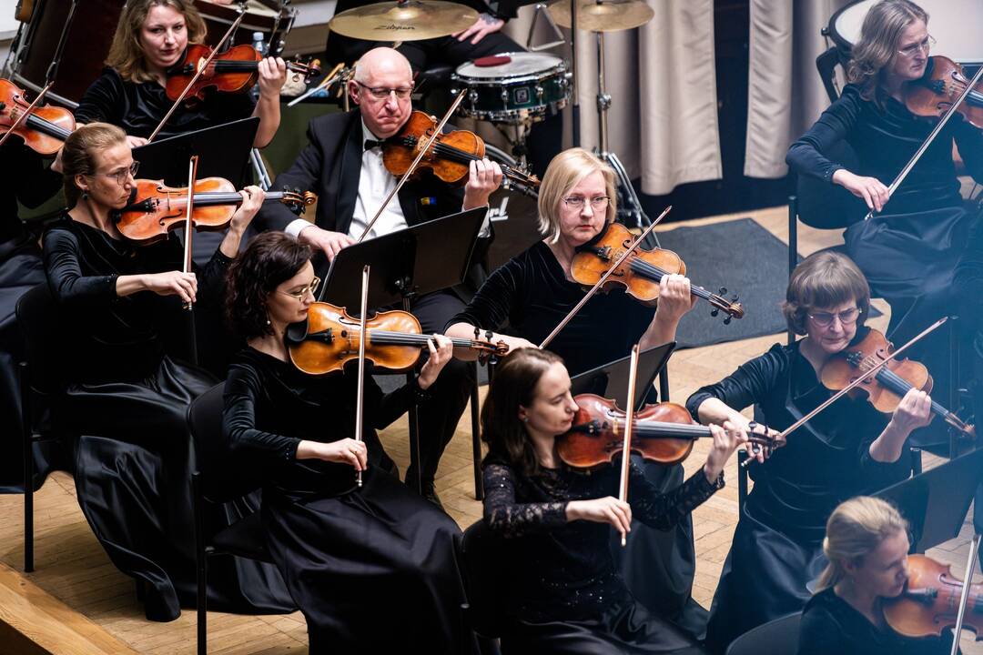 Atlikėjai: nepamirštamą vakarą Kauno valstybinės filharmonijos scena dalinosi C. Orbeliano diriguojamas KMSO, S. Costello ir G. Bukinė.
