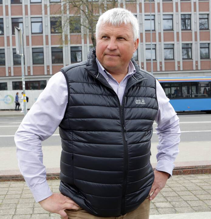 Tvarka: netoli Debreceno g., parke, buvo apstu prikritusių lapų, viliamasi, kad ir jie galiausiai bus sušluoti.