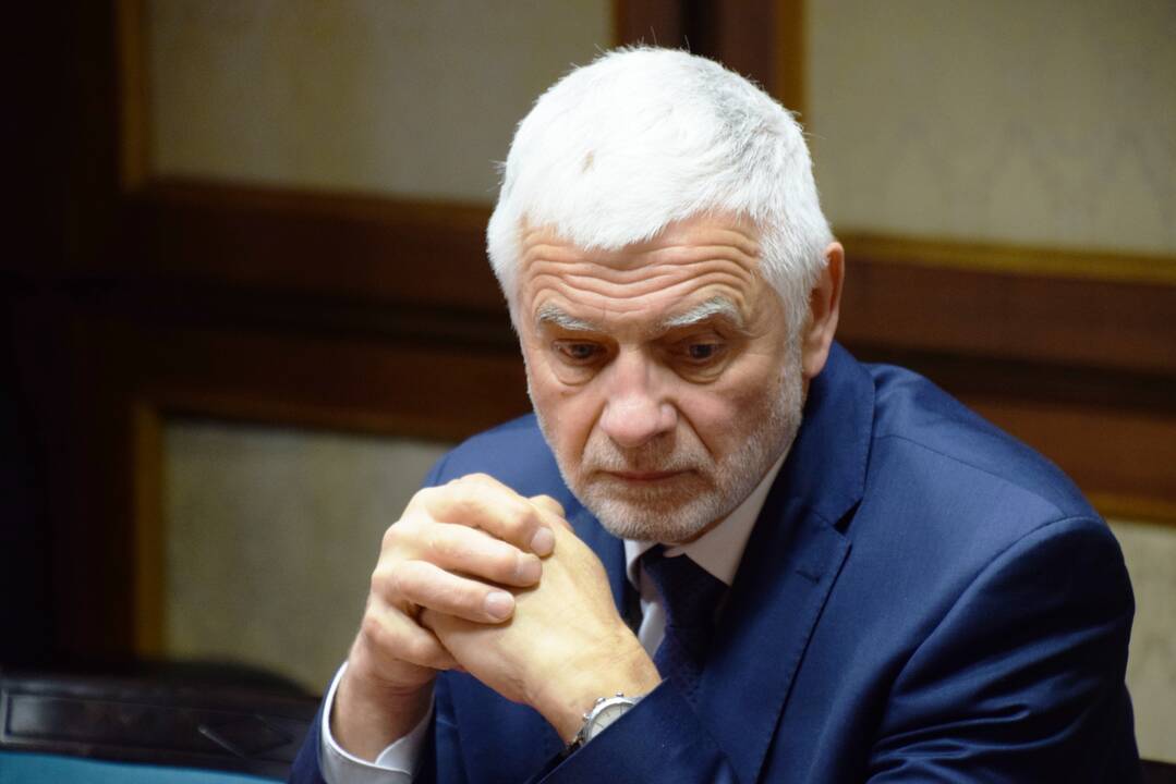 Vaizdas: Priekulės miestelio centrinėje gatvėje galima išvysti akį traukiančių statinių, tik jų fasadai jau prašosi remonto.