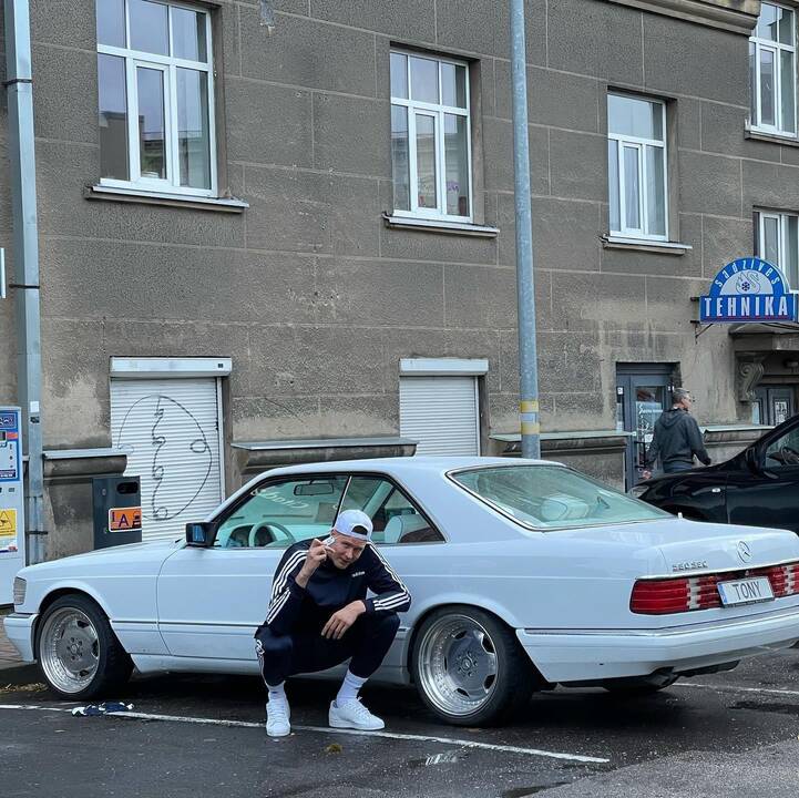  Prioritetas: 221 cm ūgio K. Porzingio silpnybė – galingi „Mercedes-Benz“ automobiliai.
