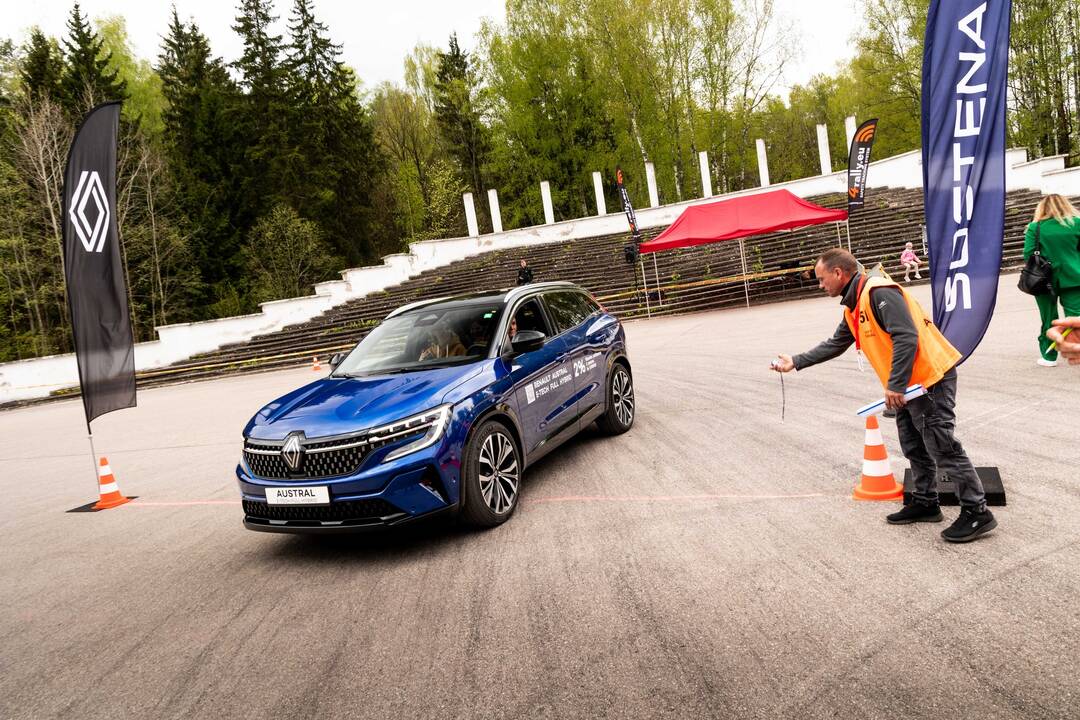 Titulas: stilingiausiu ekipažu išrinktas „SAVY važiuojam 2“.