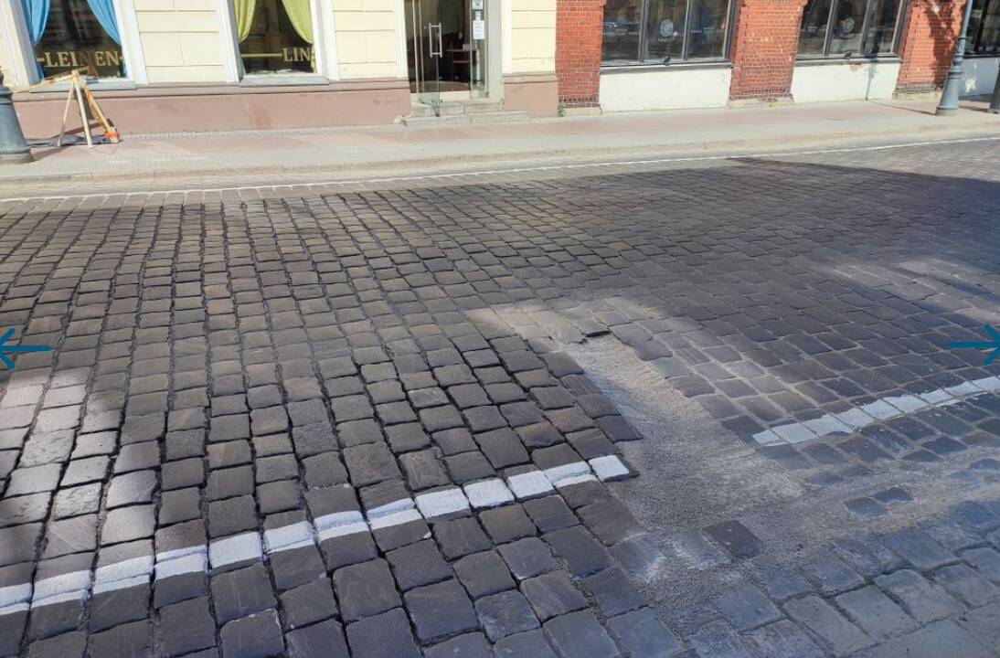 Piktinasi: Tiltų gatvėje gyventojai skundžiasi, esą per duobes važiuojantys automobiliai sukelia namo vibraciją.