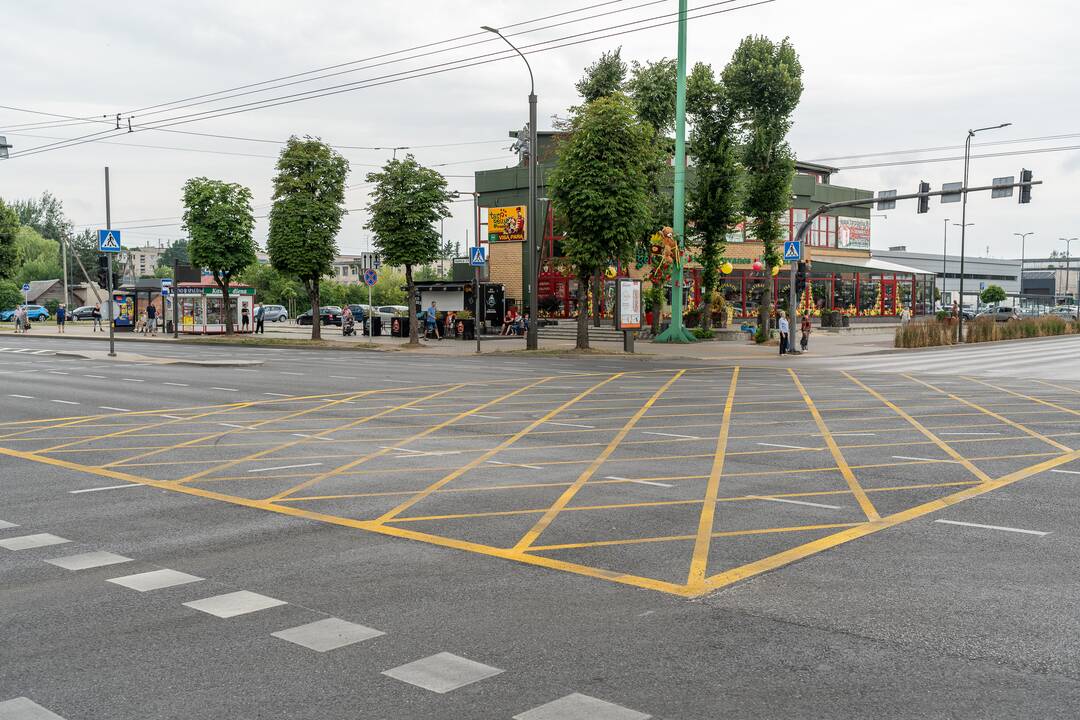 Problema: Muravos sankryžą dažniausiai užkimšdavo į kairę sukantys vairuotojai.
