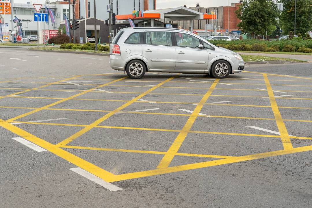 Problema: Muravos sankryžą dažniausiai užkimšdavo į kairę sukantys vairuotojai.