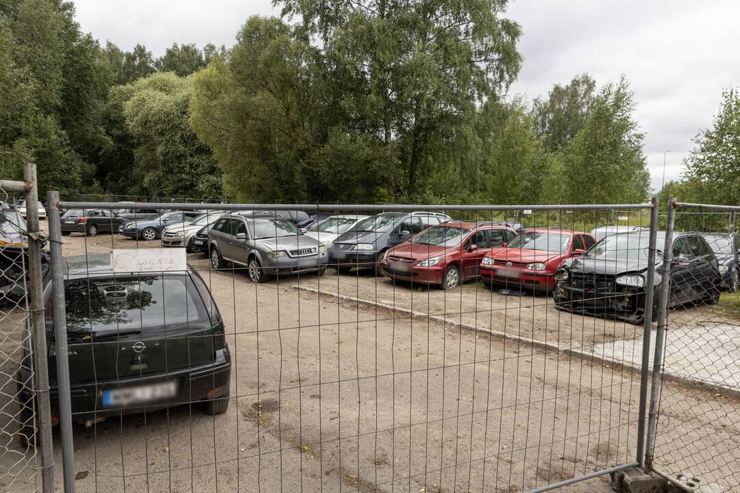Zona: čia patenka prasižengusių vairuotojų automobiliai.