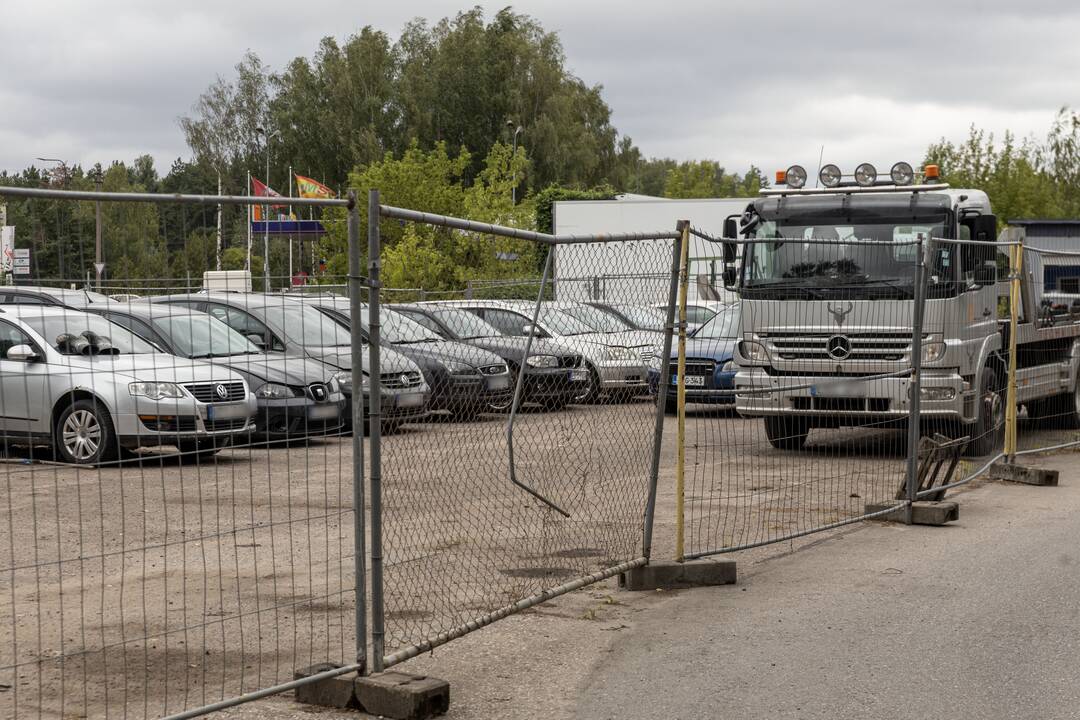 Zona: čia patenka prasižengusių vairuotojų automobiliai.