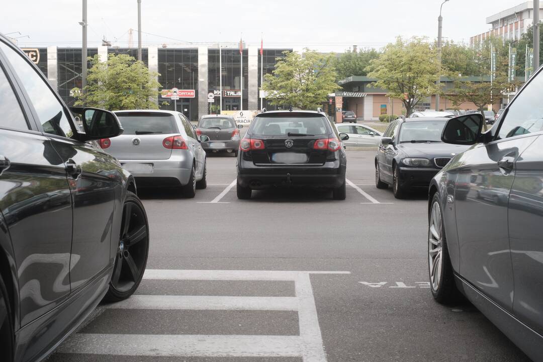 Faktas: Kauno mieste įregistruota apie 230 tūkst. įvairių rūšių transporto priemonių.