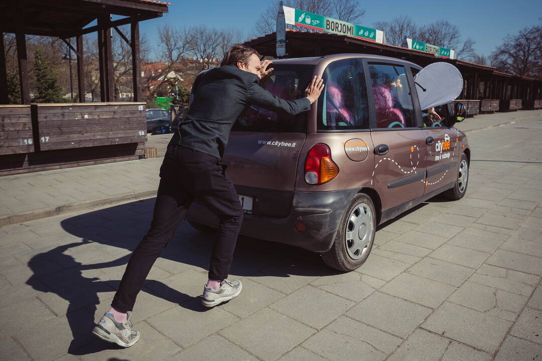  Klaida: apakinti automobilio grožio, jaunuoliai dažnai neįvertina, kiek realiai kainuos ją išlaikyti.