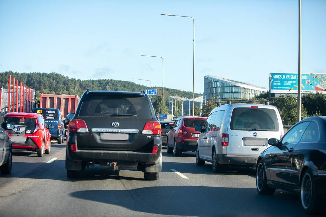  Klaida: apakinti automobilio grožio, jaunuoliai dažnai neįvertina, kiek realiai kainuos ją išlaikyti.