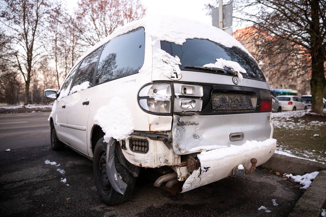 Priešas: keliuose barstoma druska yra viena agresyviausių medžiagų, su kuriomis susiduria automobilio kėbulas.