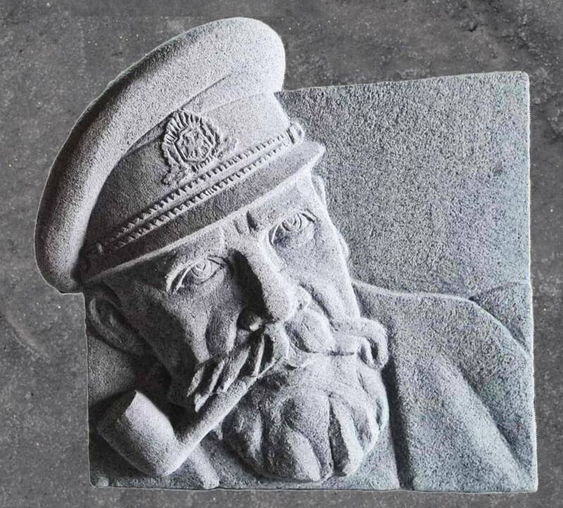 Atspindys: klaipėdiečiams gerai žinomos dviratininko skulptūros „Į kelionę“ autorius G. Jonkus teigia, jog šis rausvo granito darbas iš esmės yra jo autoportretas.