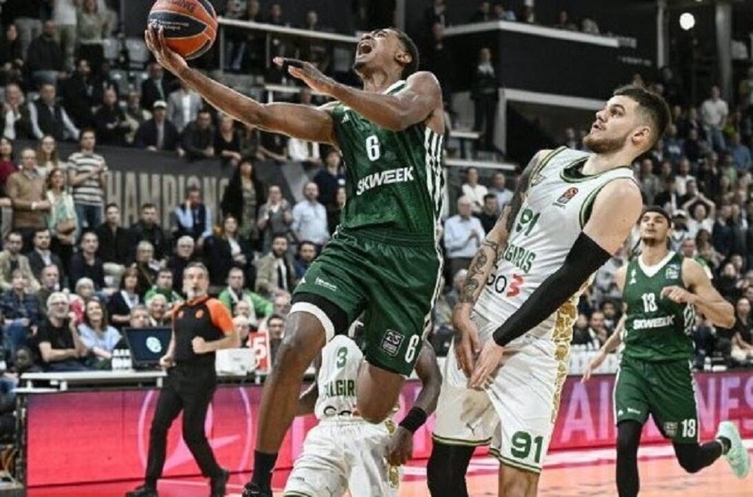 Varžovas: žalgiriečiai leido keturias klaidas padariusiam ASVEL lyderiui T. Maledonui (su kamuoliu) surinkti 19 taškų.