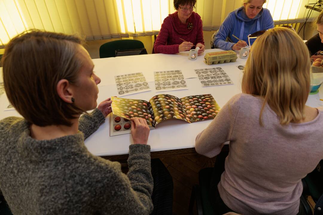 Pradžia: V. Tomkutė-Taujanskienė savo pirmąjį velykaitį vašku išmargino būdama maždaug ketverių.