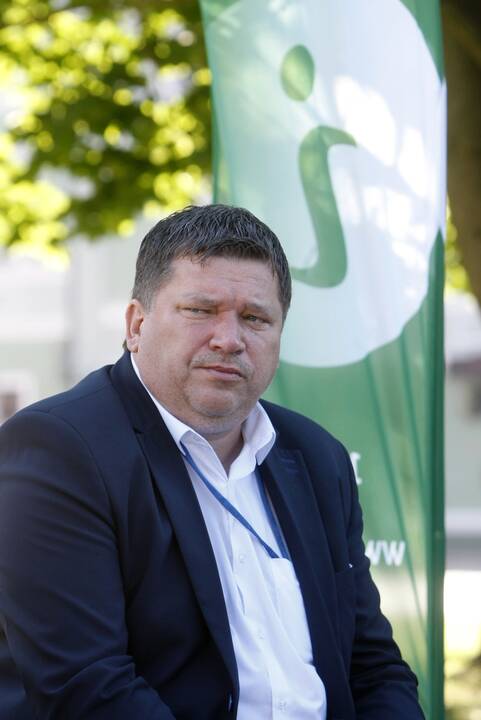 Gabena: nors ES Baltarusijai įvedė sankcijas dėl bankinių pavedimų, baltarusiai automobilius be vargo Lietuvoje perka už grynuosius. 