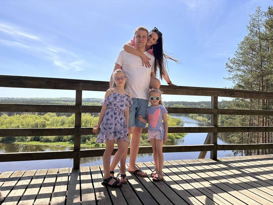 Laimingi: „Visi kartu mes praleidžiame labai daug laiko. Tai puiku!“ – džiaugiasi P. Bagdanavičius, vertinantis ir branginantis laiką su šeima.