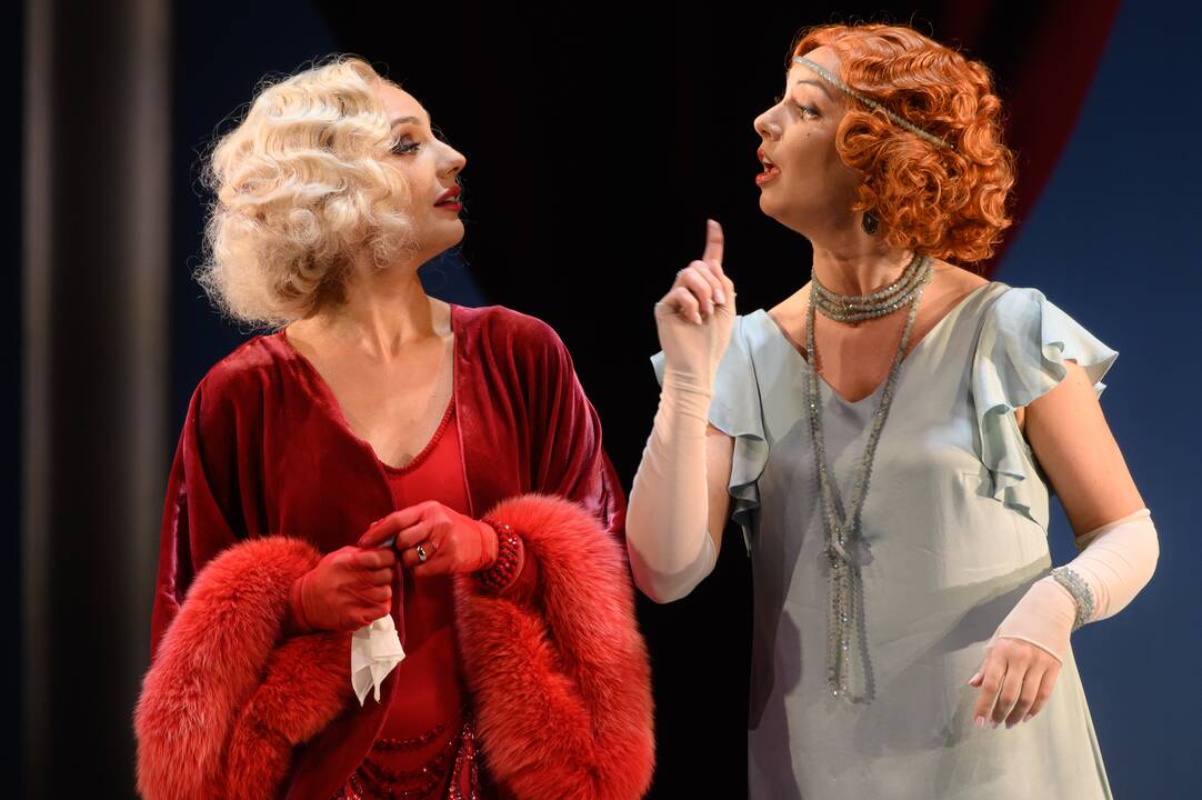 Duetas: pagrindinė operetės pora – grafas Renė (A. Apšega) ir solistė Andžela (G. Bukinė).