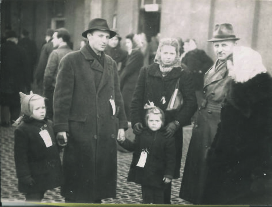 Juozevičių šeima Ausburge. Vokietija, 1948 m.