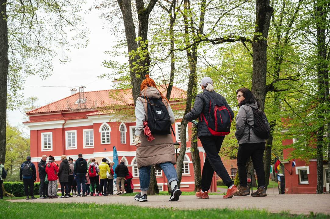 Pažintis: Kauno rajono turizmo ir verslo informacijos centras kartu su Kauno rajono savivaldybės komanda 70-mečio jubiliejui atrinko 70 lankytinų objektų, vienas jų – Raudondvario dvaras.