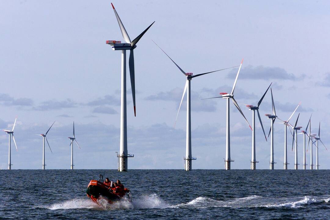 Variantai: Nyderlandai Šiaurės jūroje planuoja statyti vėjo jėgainių parkus kartu su dirbtinėmis energijos kaupimo ir poilsio salomis.