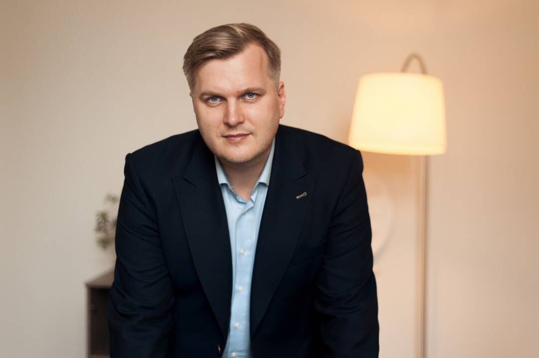 Kuo artimesnis žmogus, tuo mums svarbiau, kaip jis jaučiasi, tuo lengviau suprasti jo situaciją. Svarbu reaguoti empatiškai, bet nepersiimti kito žmogaus emocijomis.