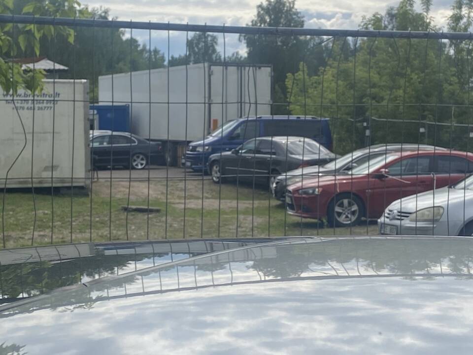 Zona: čia patenka prasižengusių vairuotojų automobiliai.