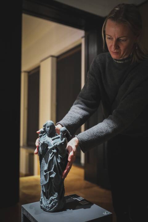 Prieinama: su paveikslu „Memento mori“ galima susipažinti jį liečiant rankomis.