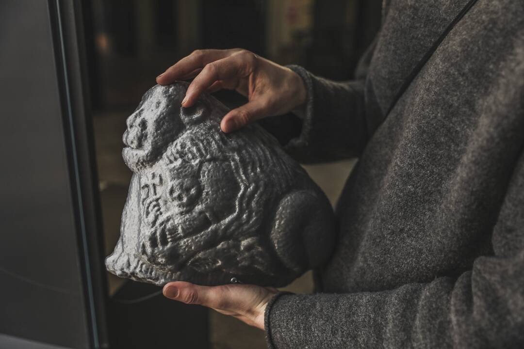 Prieinama: su paveikslu „Memento mori“ galima susipažinti jį liečiant rankomis.