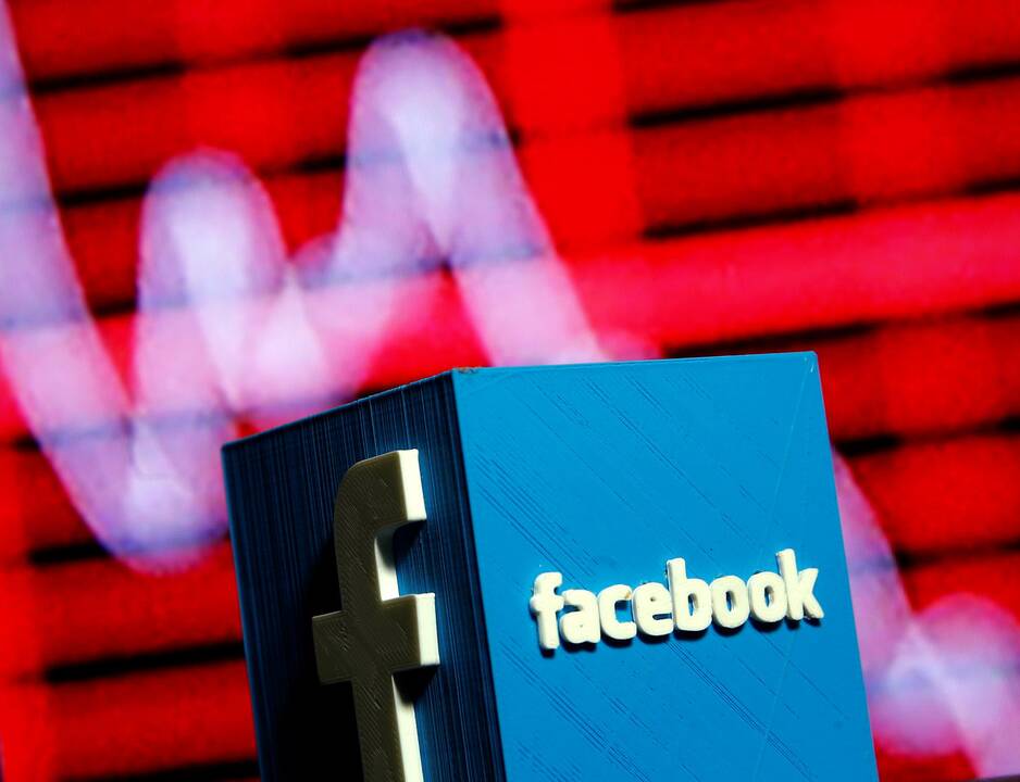 „Facebook“ vešinčios netikros naujienos kelia audras