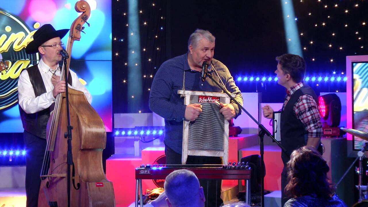 Grupės „Jonis“ naudoti muzikos „instrumentai“ – šaukštai, tarka ir šašlykinė