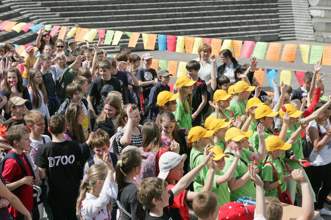 Globalaus jaunimo festivalis kviečia prasmingai užbaigti mokslo metus