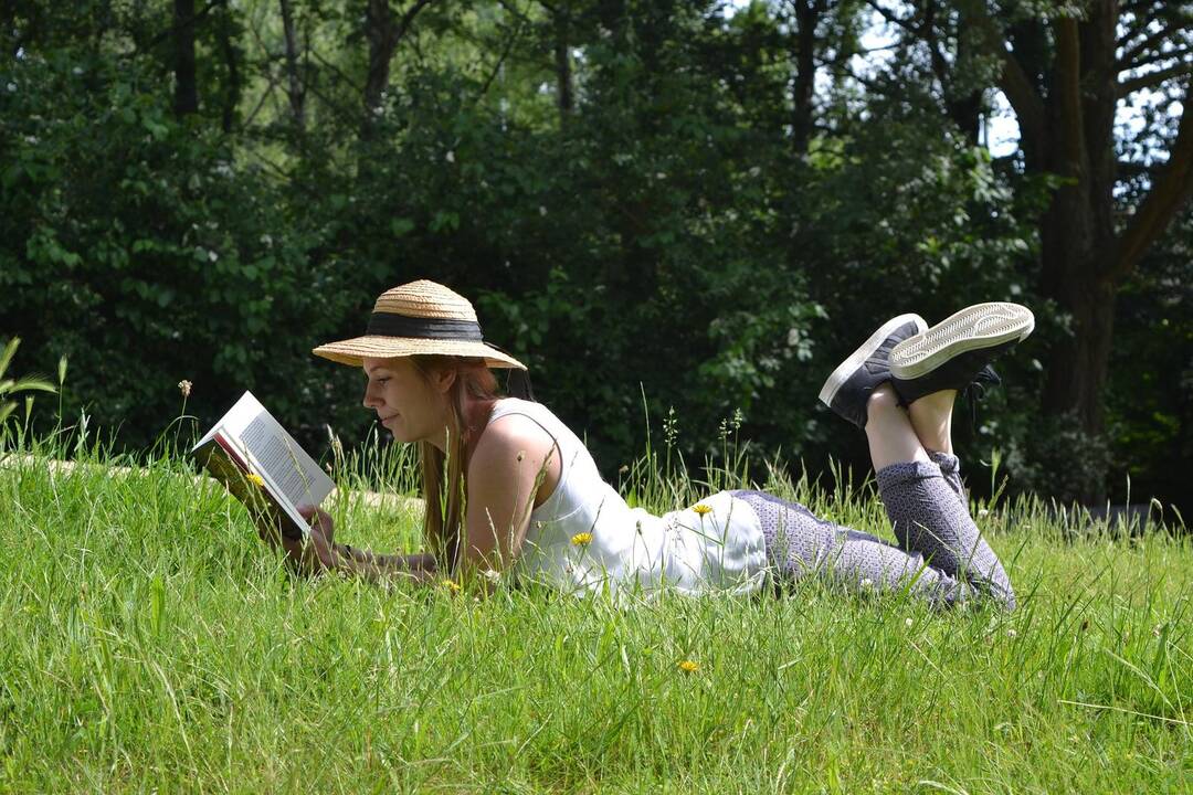 Netikri pranašai, atostogų romanas ir geležinė uždanga (knygų apžvalga)
