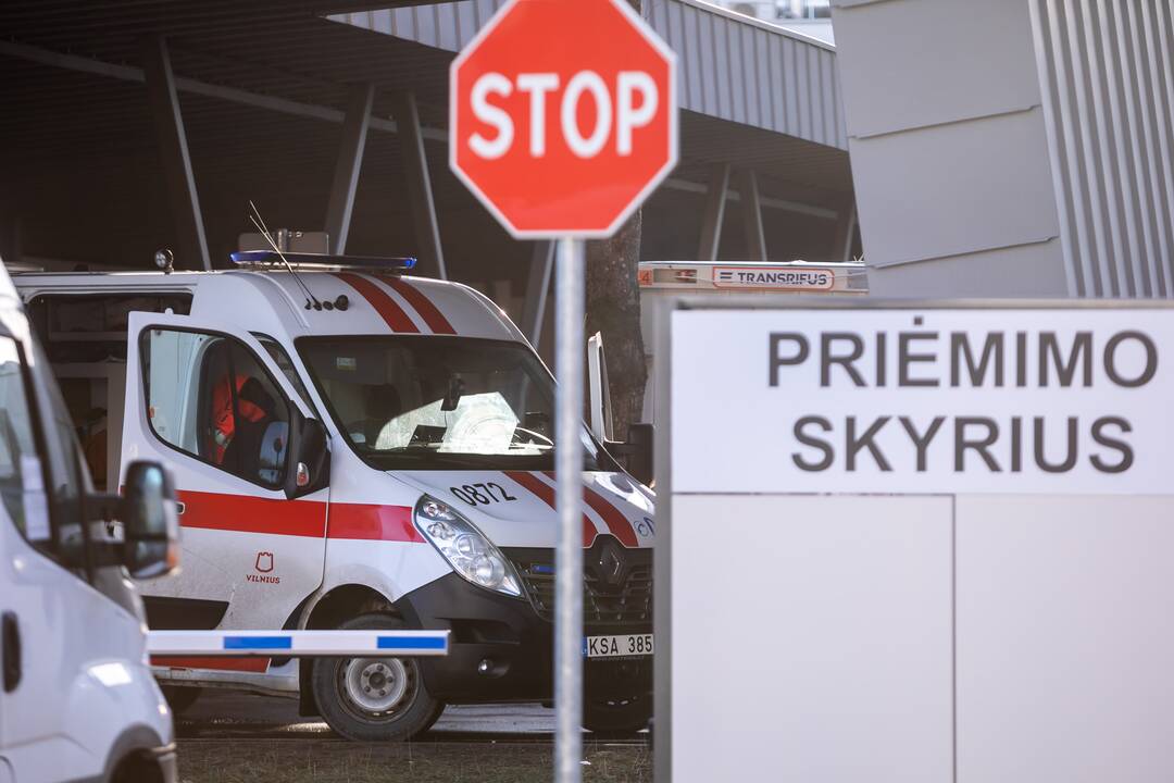 Kupiškio rajone apvirto neblaivaus vairuotojo automobilis: prireikė medikų
