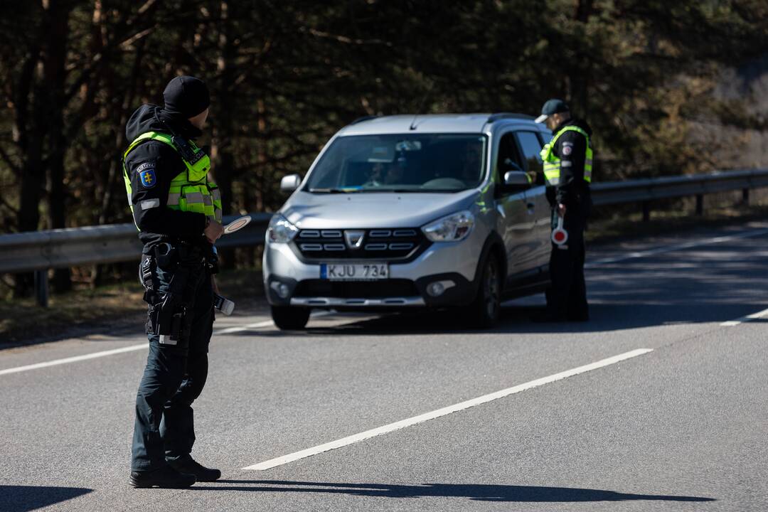 Ilgąjį Velykų savaitgalį policijai įkliuvo 200 neblaivių vairuotojų